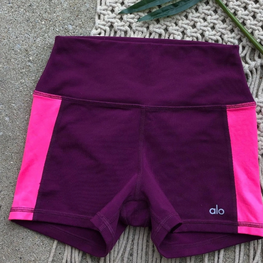 Alo Yoga Airbrush Elevate Pink Shorts NEW S